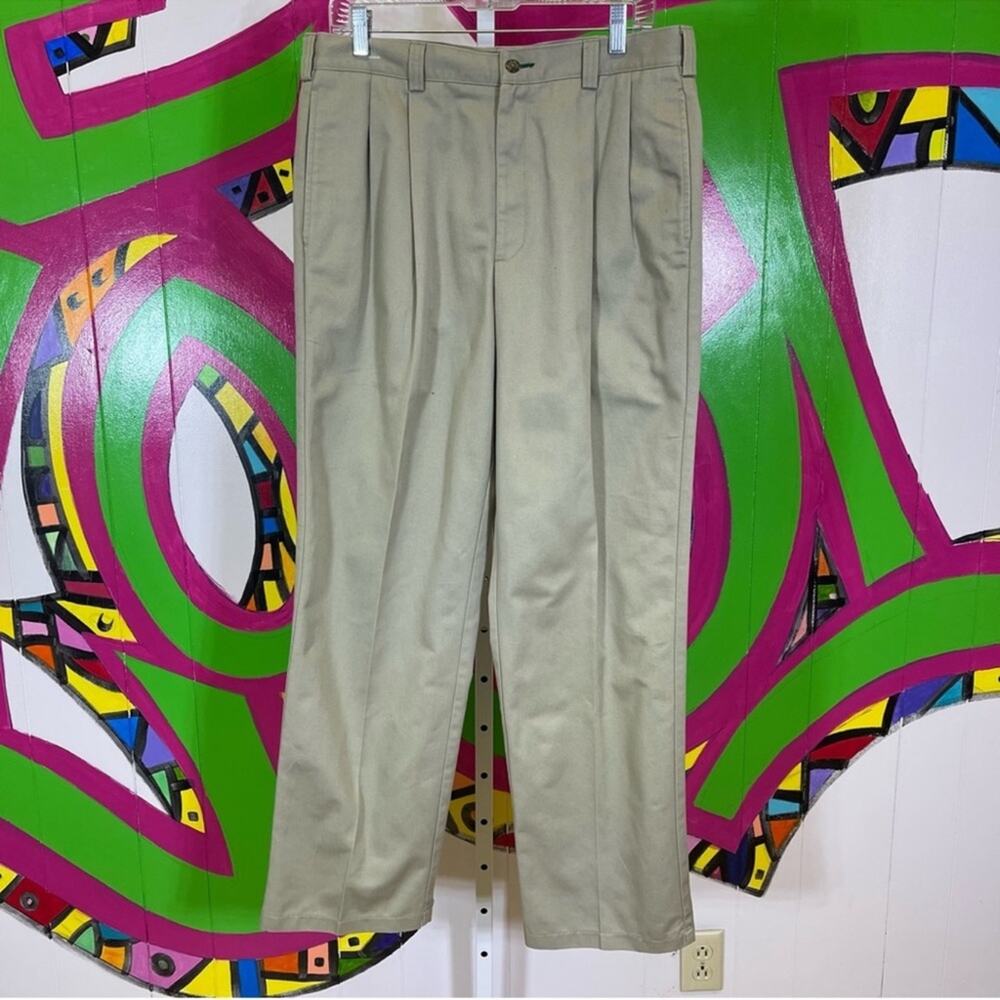 Tommy Hilfiger, Pleated Front Khakis. Size 34x32. In excellent condition!